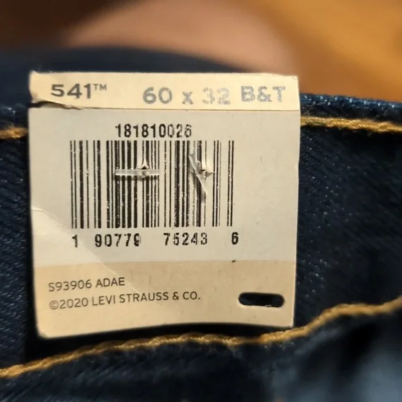 Levi's Men's Relaxed Jeans in Dark Blue - Picture 7 of 8